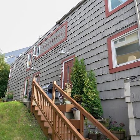 Modern Condo Steps From The Ocean Анкоридж Экстерьер фото